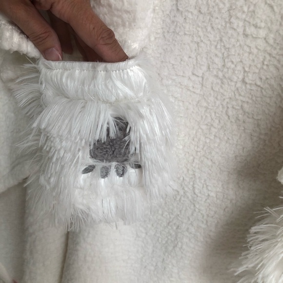 La Vie En Rose Polar Bear Shawl or Wrap NWT - Picture 6 of 16